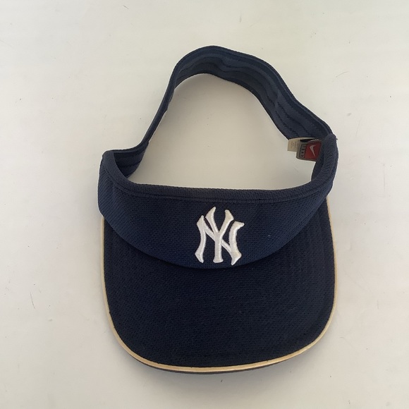 NIKE NEW YORK YANKEES VISOR OSFM UNISEX - Picture 1 of 8